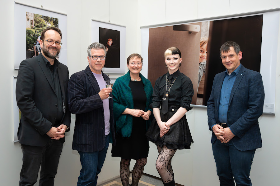 „Wie Wir Wohnen“ – AKBK-FotografInnen stellen in LWL-Bürgerhalle aus