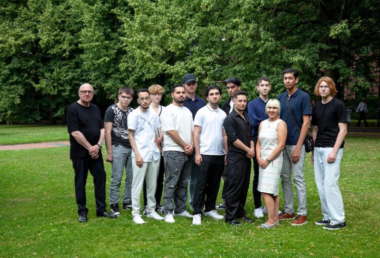 AV-Schüler in Vollzeit erwerben ihren Ersten Abschluss