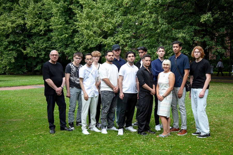 AV-Schüler in Vollzeit erwerben ihren Ersten Abschluss