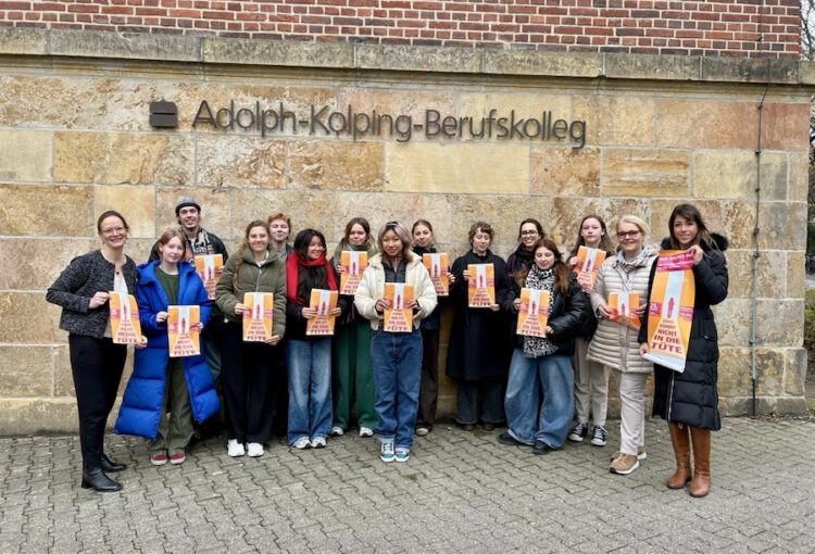 „Gewalt kommt nicht in die Tüte“ – AKBK-GestalterInnen engagieren sich für den Orange Day 2025