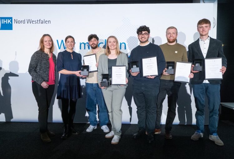 19 Mal „sehr gut“ am AKBK – IHK-Bestenehrung 2025