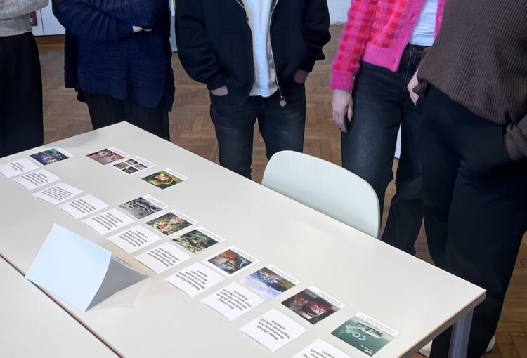 Lernziel: Bewusstsein für globale Zusammenhänge schärfen – Nachhaltigkeitsausstellung der AKBK-MediengestalterInnen