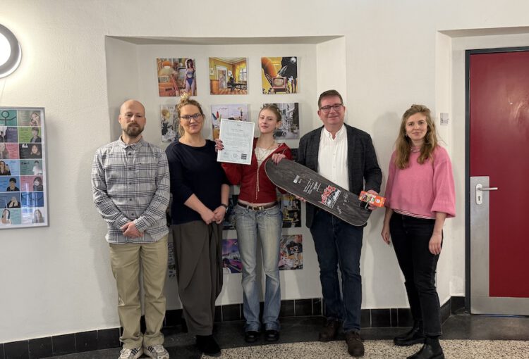 Adolph-Kolping-Gestalterin gewinnt beim bundesweiten Brillenwettbewerb