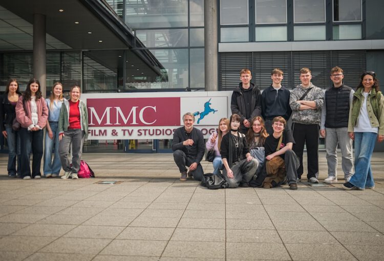 Ein Blick hinter die Kulissen der Medienwelt: Exkursion der HBMK zu den MMC Studios in Köln