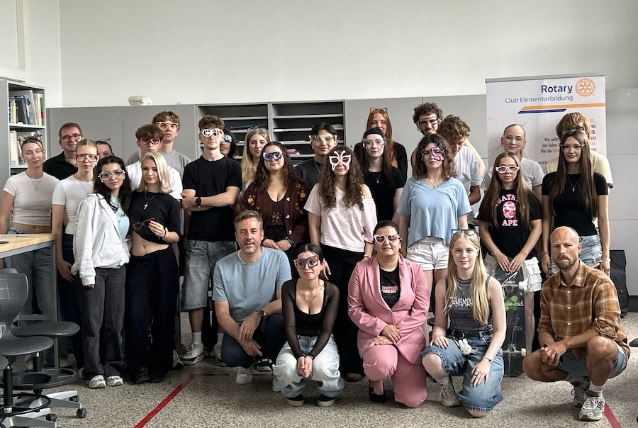 AKBK-Jungdesignerinnen und -designer erfolgreich beimBrillendesignwettbewerb „Beweg was!“